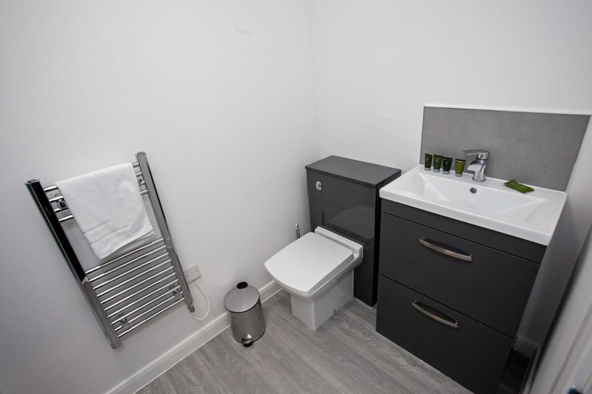 Lovely Open Plan 1 Bedroom Apartment In Bolton Exterior photo
